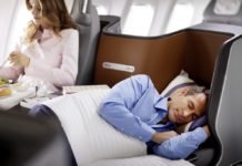 Top 6 Tipps: Gutes schlafen beim Fliegen