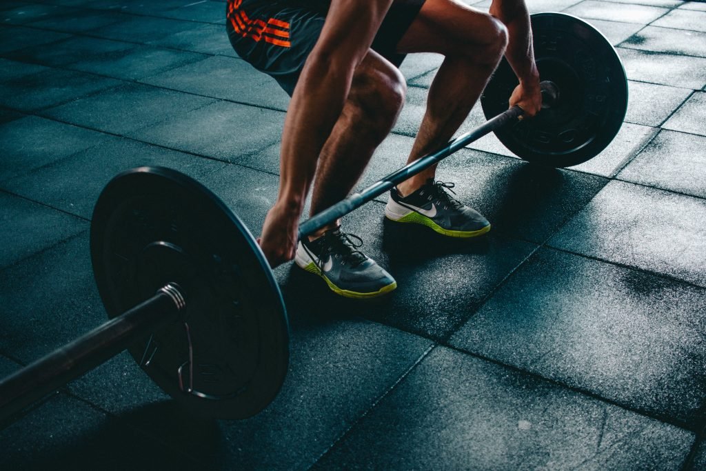 2500 Meilen fürs Fitness Studio: Beim Probetraining musst du aber keine hunderte Kilos stemmen - Photo by Victor Freitas on Unsplash