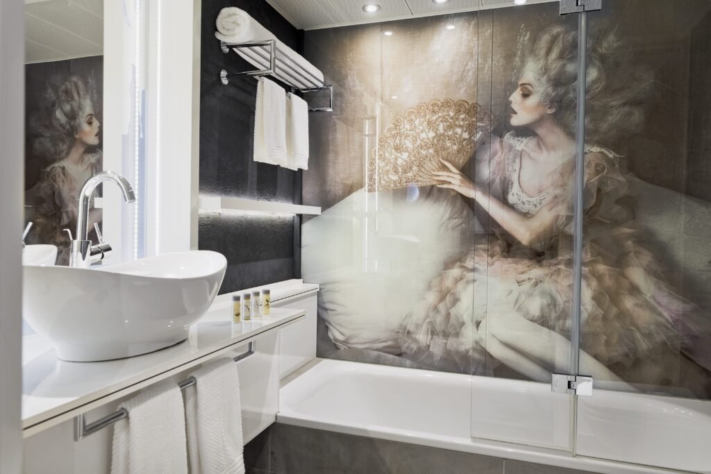 Bad Junior-Suite Renaissance Wien
