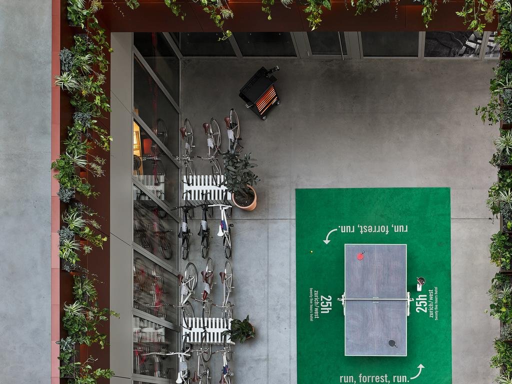 Hotel zu verschenken, Atrium
