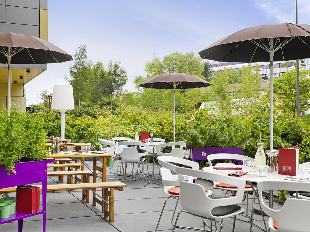 Terrasse Ribelli Restaurant, 25hours Zürich West, Hotel zu verschenken