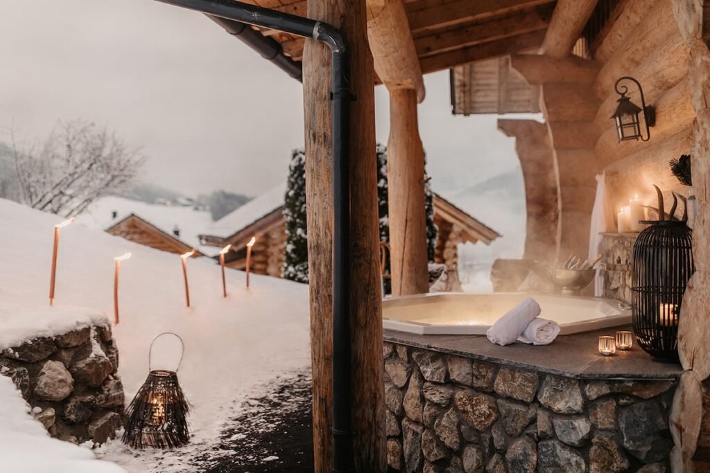 Wood Ridge Luxury Chalets Werfenweng Whirlpool außen