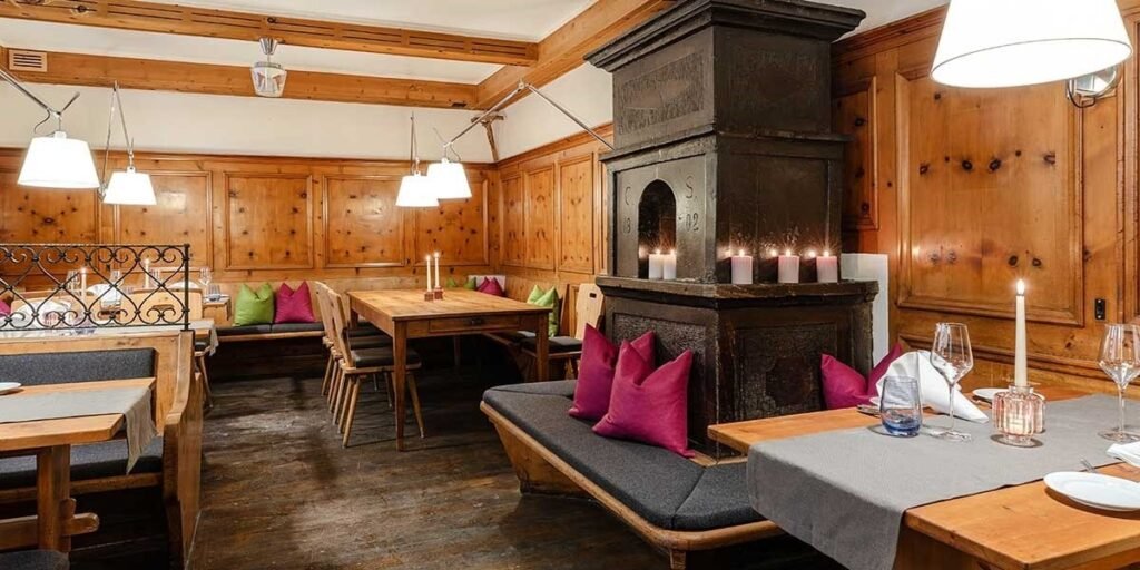 Restaurante Bündner Stube om Hotel Piz Mitgel in Savognin im Kanton Graubünden