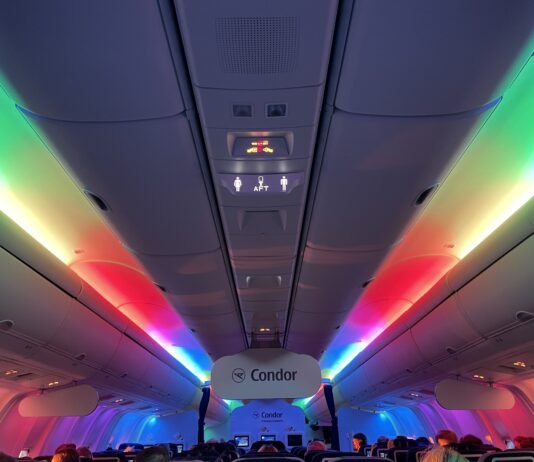 Schlechter Service bei Condor – oder doch ein guter? Condor Innenraum mit Licht