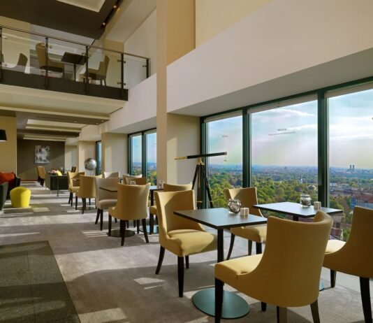 The Westin Grand Munich: Gewinne 2 Nächte für 2 The Westin Grand Munich Westin Club Lounge mit fantastischem Ausblick