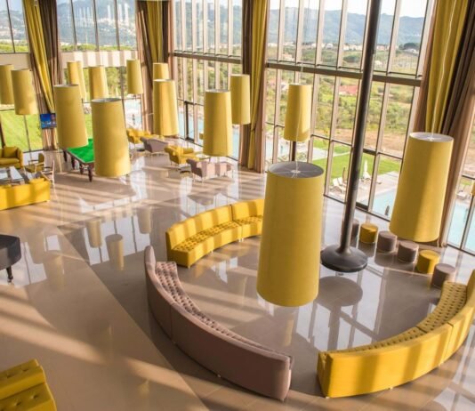 Wie ist das Vila Galé Sintra Resort Hotel, Conference & SPA? Hotel Vila Galé Sintra Lobby lichtdurchflutet