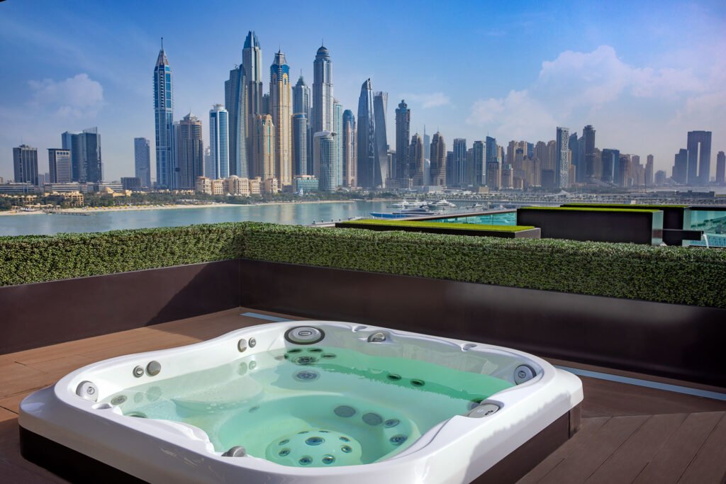 Hilton Dubai Palm Jumeirah Imperial Suite Jacuzzi / Copyright © 2022 Hilton