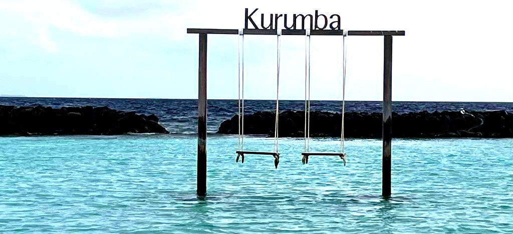 Kurumba: Schaukeln im Wasser