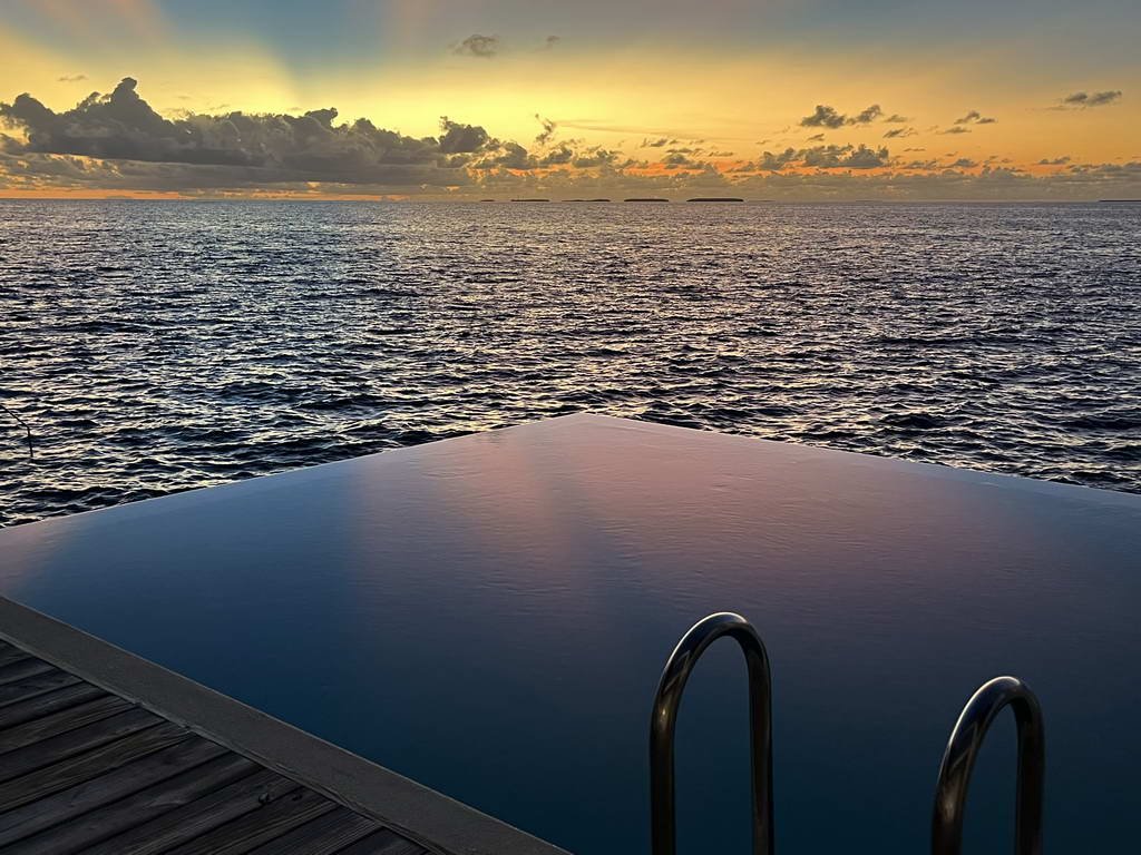 Sonnenuntergang bei Amilla Maldiven