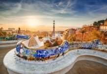 3 Tage in Barcelona: Highlights und Aktivitäten im Überblick Du möchtest Barcelona erkunden, hast jedoch nur drei Tage Zeit? Keine Sorge, in diesem ausführlichen Reiseführer zeigen wir dir, wie du das Beste aus deinem Kurzurlaub in Barcelona herausholen kannst.
