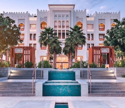 Marriott Bonvoy Promotion Herbst 2024: Bis zu 4.000 Bonuspunkte Al Messila Doha Blick vom Pool