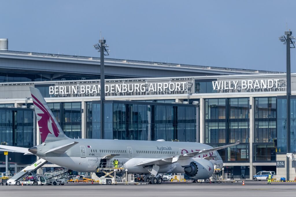 Qatar Airways baut die Langstrecke nach Doha ab BER deutlich aus. Die Airline fliegt ab sofort bis zu elfmal pro Woche (bis zu 2x täglich) in die Hauptstadt Katars.
© Günter Wicker / Flughafen Berlin Brandenburg GmbH