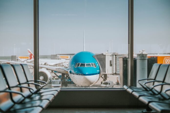 KLM_Flugzeug Das Flying Blue Promo Prämien Angebot wird jeden Monat vom Flying Blue veröffentlicht und bietet 20-50% Rabatt auf ausgewählte Prämien für Reisen mit Air France und KLM / Bild: Oskar Kadaksoo - Unsplash