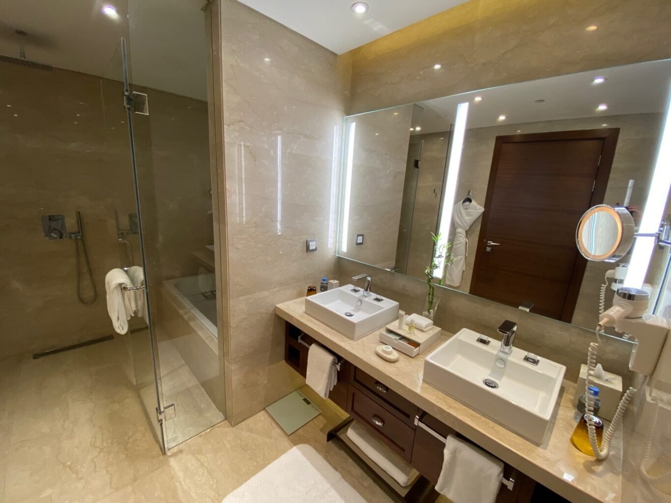 Al Messila Resort + Spa Doha Grand Deluxe Suite Badezimmer
