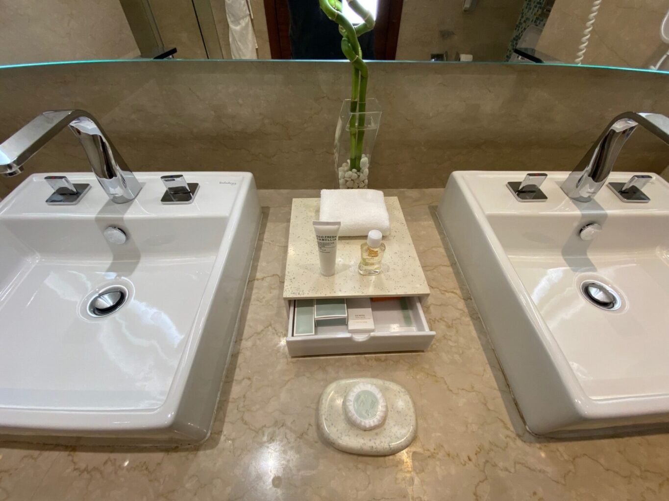 Al Messila Resort + Spa Doha Grand Deluxe Suite Waschbecken