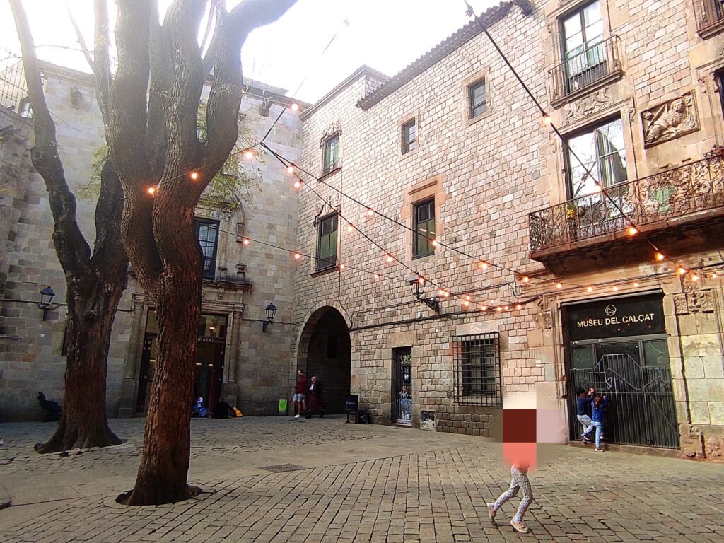 Die Plaça de Sant Felip Neri ist ein Juwel und nicht ganz leicht zu finden, aber wer sie aufspürt, wird reichlich belohnt.