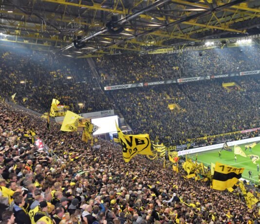 HotMiles BVB Gewinnspiel: 30 Gutscheine für den BVB Fan Shop HotMiles verlost 30 Gutscheine für den BVB Fan Shop! /Bild: Waldemar - Unsplash