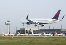 Delta Air Lines ab BER: Tägliche Flüge nach New York-JFK Herzlich Willkommen zurück in Berlin! Delta Air Lines verbindet ab sofort den BER nonstop mit dem Flughafen JFK in New York.
