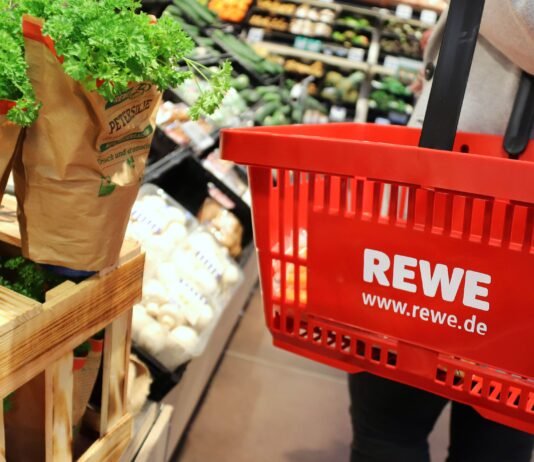 Bis zu 15-fache Payback-Punkte in der REWE App Von 27. November bis 24. Dezember 2023 sammelst du in der REWE App bei vier Einkäufen bis zu 15-fache PAYBACK Punkte. / Copyright (c) REWE