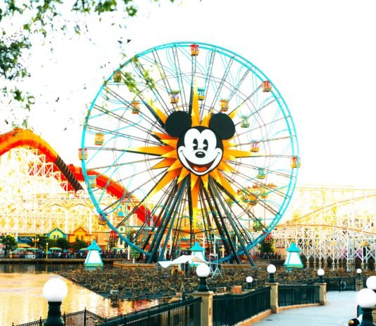 Die Deutsche Bahn verlost eine Reise ins Disneyland Paris Foto de Tyler Nix en Unsplash