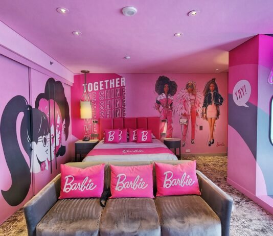 Hilton präsentiert die Barbie Suite in Bogotá Hilton Bogota Corferias präsentiert die erste Barbie Hotel Suite in der kolumbianischen Hauptstadt mit einer Vielzahl von Barbie-Themenprogrammen. Verfügbar bis Juli 2024. Copyright (c) Hilton