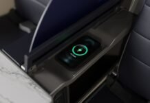 United Airlines präsentiert neue Sitze für die First Class United Airlines präsentiert neue Sitze für die First Class mit kabellosen Lademöglichkeiten.