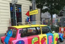 8 coole Bars in Berlin Entdecke ungewöhnliche Ziele in dieser aufregenden Stadt, während das Vienna House by Wyndham Andel's Berlin dir eine komfortable Rückzugsmöglichkeit bietet.