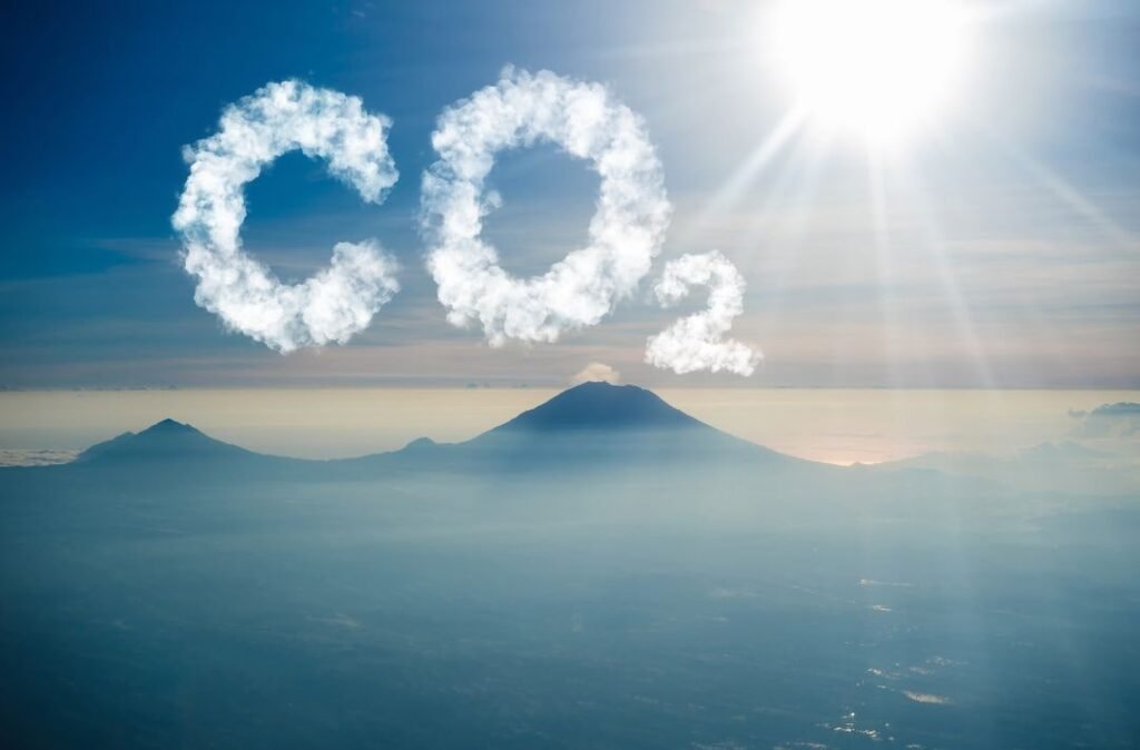 Durch CO2-Kompensation können Reisende aktiv dazu beitragen, die ökologischen Auswirkungen ihrer Flüge zu reduzieren und einen positiven Beitrag zum Umweltschutz zu leisten.