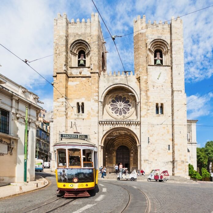 Wenn du jetzt deine Reise in diese bezaubernde Stadt buchst, hast du die Chance, eine kostenlose 72-Stunden-Lisboa Card zu erhalten.