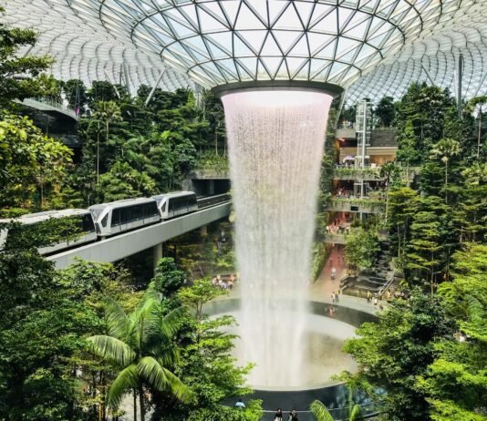 Changi Airport Singapur: Reisen wird 2024 noch reibungsloser Im nächsten Jahr verspricht das Reisen über einen der weltweit besten Flughäfen, Changi Airport Singapur, noch reibungsloser zu werden.
