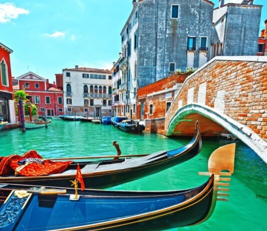 Eintrittsgebühr Venedig für Tagestouristen jetzt teurer Ab heute, dem 18. April 2025, gilt die Eintrittsgebühr für Tagestouristen in Venedig wieder – und sie ist teurer geworden.