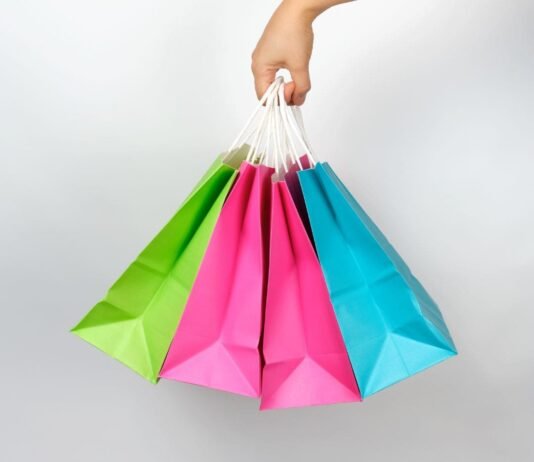 Weihnachtsshopping: 4-fache Prämienmeilen in The Bicester Collection Villages Tauche ein in die festliche Atmosphäre eines glitzernden Shopping Village und hol dir dabei satte 4 Miles & More Prämienmeilen für jeden Euro oder Pfund, den du während deiner Shoppingtour bei deinen Lieblingsmarken ausgibst.