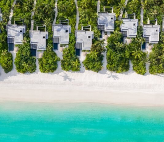 Wie ist das Alila Kothaifaru Maldives? Entdecke das paradiesische Alila Kothaifaru Maldives – ein exklusives Resort, das Luxus und Natur in perfekter Harmonie vereint.