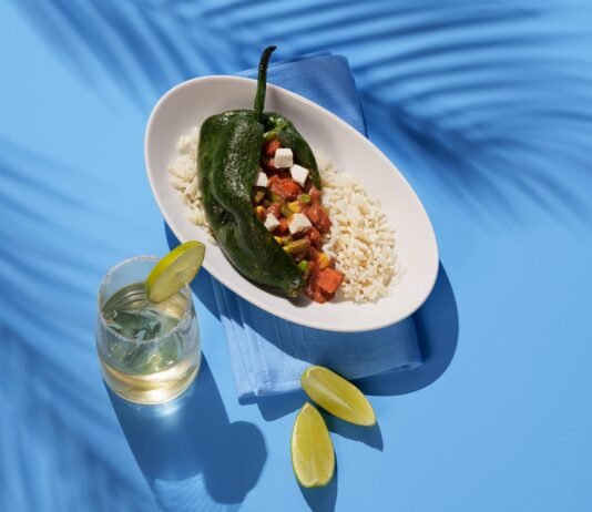 Neu an Bord: Discover tischt fein auf Entdecke das innovative Food & Beverage Konzept von Discover Airlines fĂĽr ein verbessertes Flugerlebnis auf Kurz- und LangstreckenflĂĽgen. Bild: Discover Airlines