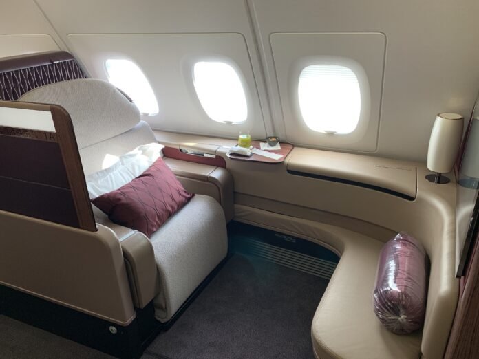 IMG_4153 Qatar Airways kündigt das Comeback der First Class an! Erfahre mehr über die neugestaltete Kabine und das luxuriöse Reiseerlebnis.