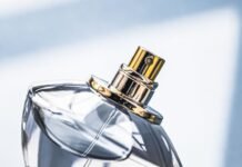 Duft für den Urlaub: Die besten Düfte für unterwegs Ein passender Duft kann deine Reiseerfahrung noch unvergesslicher machen. Hier sind einige Tipps für die besten Reisedüfte, die dich auf deinen Ferien begleiten können.