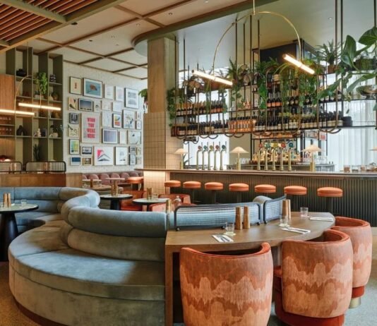Wie ist das TRIBE London Canary Wharf? Das TRIBE London Canary ist nicht nur ein Hotel, sondern ein dynamisches Zentrum für Arbeit, Vergnügen und kulinarische Genüsse.