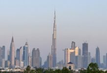 Wie ist das Hyatt Centric Jumeirah Dubai? Blick aus dem Hyatt Centric Dubai Jumeirah auf die Skyline mit Burj Khalifa