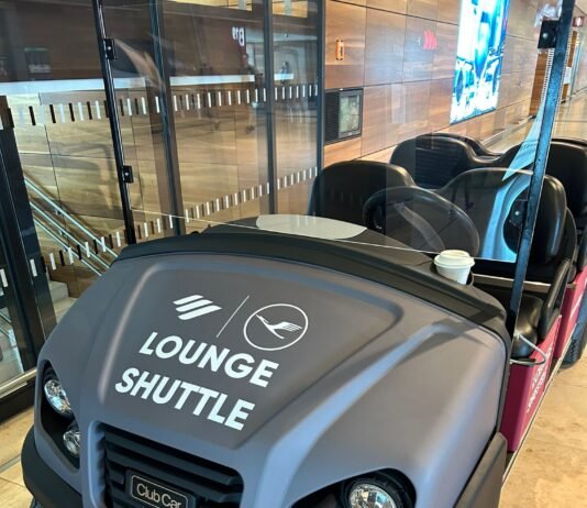 Neuer Lounge Shuttle am BER gestartet Nach erfolgreicher Testphase Ende 2023 haben Eurowings und Lufthansa den Berlin Lounge Shuttle am 1. Juni 2024 in den Regelbetrieb ĂĽbernommen. Bild: UpgradeGuru