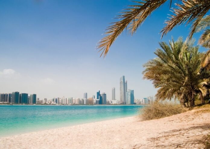 Dubai_Strand-min Als World of Hyatt Mitglied kannst du jetzt in teilnehmenden Hotels bis zu 20 % sparen und dazu noch ein kostenloses Frühstück genießen.