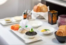 Qatar Airways bietet ab Mitte August Kaviar in der Business Class an Wer ab dem 15. August mit Qatar Airways in der Business Class unterwegs ist, darf sich auf eine besonders feine Delikatesse freuen: Kaviar. (c) Qatar Airways