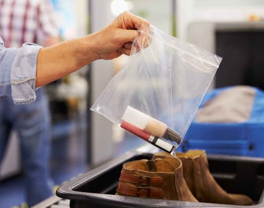 Ab dem 1. September 2024 gelten an vielen europäischen Flughäfen wieder strengere Regeln für Flüssigkeiten im Handgepäck.