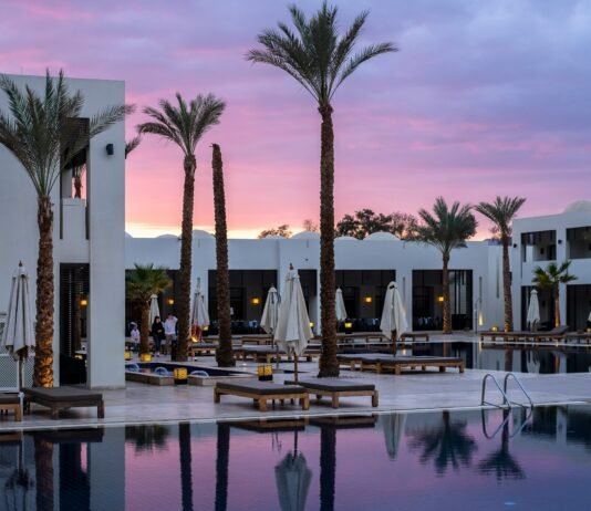 Radisson Rewards Aktion: 4 Nächte = 40.000 Bonuspunkte Buche vier Nächte in teilnehmenden Radisson Resorts und erhalte 10.000 Bonuspunkte pro Aufenthalt. Foto von Valeriia Bugaiova auf Unsplash