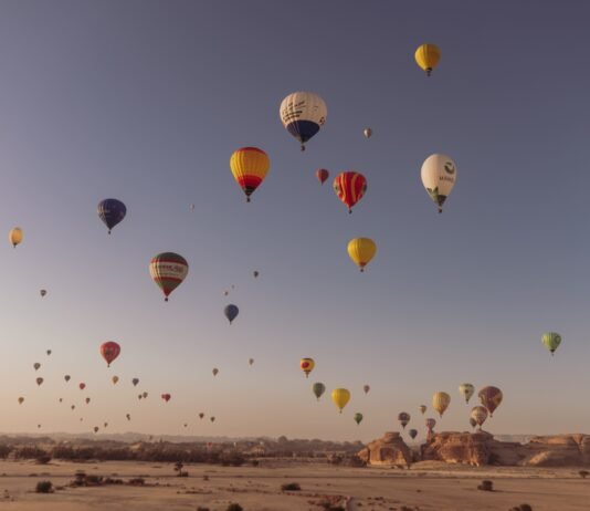 AlUla: Spektakuläre Ballonfahrten jetzt auch in Deutschland AlUla bringt seinen beeindruckenden Heißluftballon nach Deutschland! Erlebe das Wüsten-Feeling schon jetzt – und freue dich auf das AlUla Skies Festival 2024.Copyright Royal Commission for AlUla (RCU)