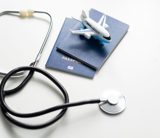 Ärzte an Bord bei Air France: Meilen sammeln! Air France und KLM haben ein System entwickelt, um registrierte Ärzte im Notfall an Bord schnell zu identifizieren und bei Bedarf um Unterstützung zu bitten.