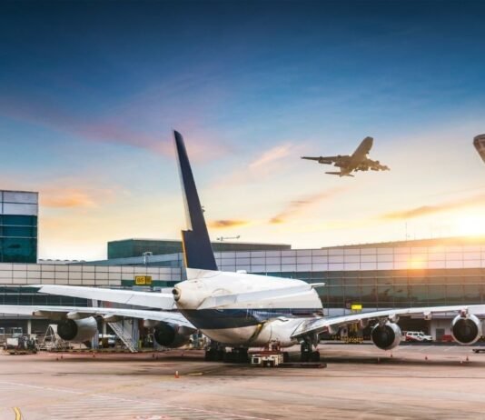 Flughafen Singapur führt Biometrische Passkontrolle ein Singapur Flughafen: Seit 30. September 2024 können Einwohner ohne Reisepass per biometrischer Kontrolle reisen.