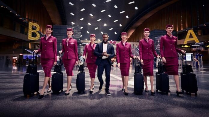 1. (c) Qatar AIrways-min Ab Dezember 2024 erklärt Kevin Hart humorvoll die Sicherheitsvorschriften im neuen Qatar Airways Video. (c) Qatar AIrways