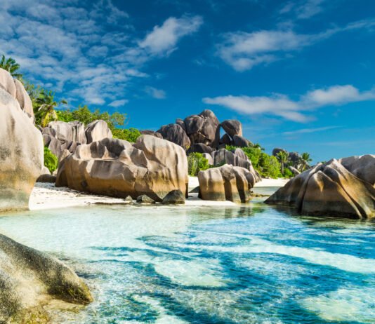 Discover Airlines fliegt ab Winter 2025 auf die Seychellen Discover Airlines fliegt ab 26. Oktober 2025 zweimal wöchentlich direkt von Frankfurt auf die Seychellen.