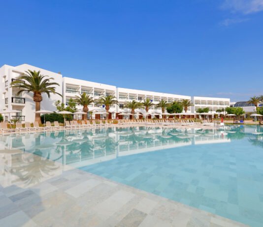 Palladium Resorts Teil von Wyndham: All-Inclusive-Urlaub buchen Palladium Resorts Teil von Wyndham: 5 All-Inclusive-Hotels der Palladium Hotel Group auf Ibiza und Menorca erweitern das Wyndham-Portfolio. Bild: Grand Palladium Select Palace Ibiza - Swimming Pool