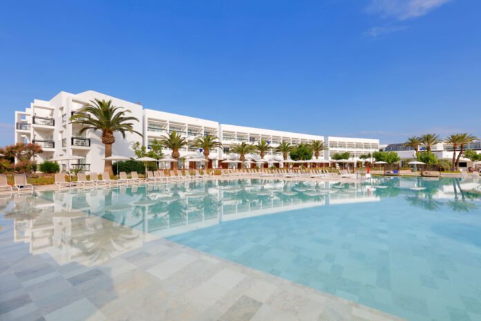 Grand Palladium Select Palace Ibiza - Swimming Pool-min Palladium Resorts Teil von Wyndham: 5 All-Inclusive-Hotels der Palladium Hotel Group auf Ibiza und Menorca erweitern das Wyndham-Portfolio. Bild: Grand Palladium Select Palace Ibiza - Swimming Pool